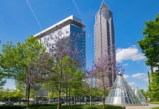 MesseTurm na primavera em Frankfurt