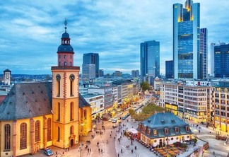 Anoitecer na cidade de Frankfurt