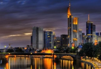 Frankfurt à noite