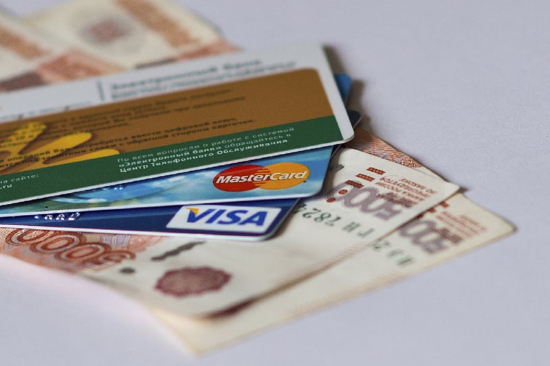 Dinheiro e cartão de crédito internacional