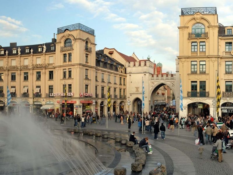 Praça Karlsplatz em Munique 