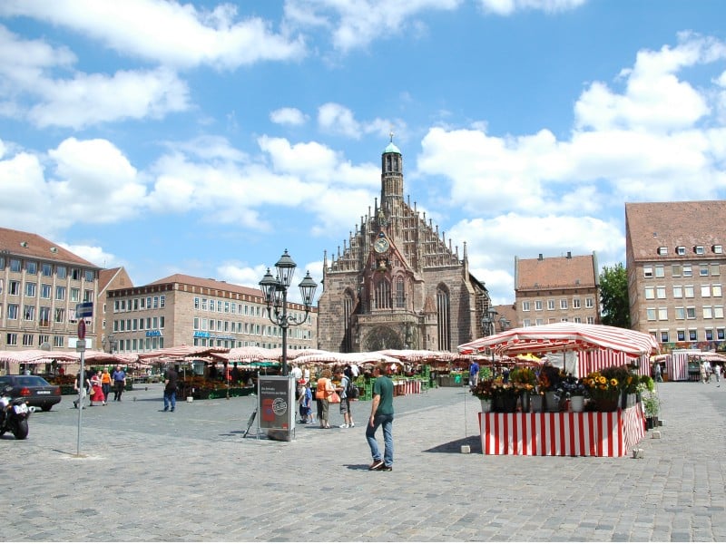 Marktplatz na cidade de Nuremberg na Baviera 