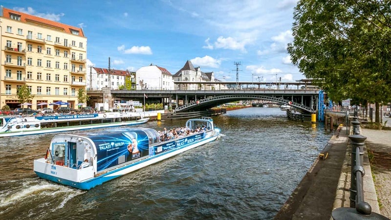 Passeio de barco pelo rio Spree em Berlim